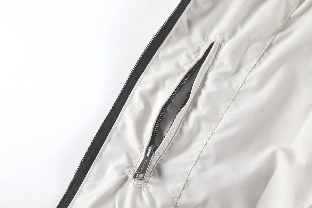 P316 Color: black/light card/off-white Size: S M L Customized two-color webbing strip on the back collar, with zippered side pockets inside ✅ - POLO brand zipper, genuine leather zipper piece, dark and light two-color buttons ✅ - RL25SS new jacket fabric is made of lightweight polyester fiber, windproof and waterproof, lighter, suitable for travel or daily outdoor sports, simple line design and wide and neat tailoring, unisex style for both men and women, good for commuting, classic and durable